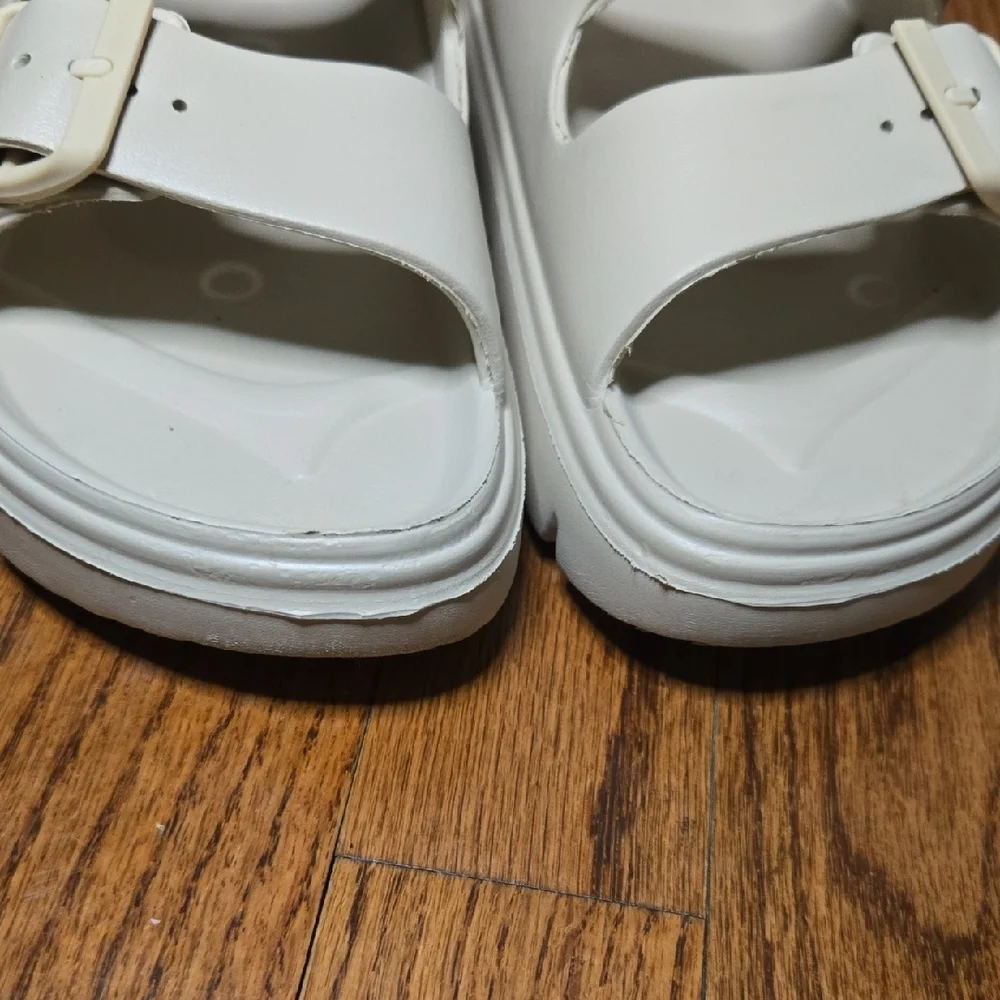 Charles Albert Size 5 Cream Double Buckle Platform Slide Sandals